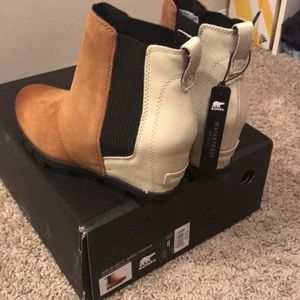 Joan of Artic Wege NWT and box Size 8